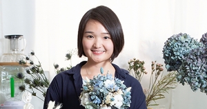 90後少女隻身飛巴黎學藝 賣乾花月接130訂單 月入6萬